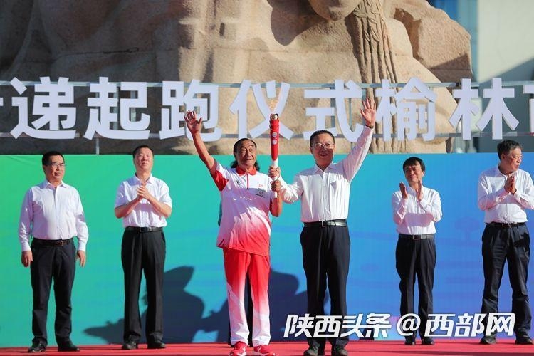 塞上古城開跑！ 十四運會和殘?zhí)貖W會火炬在榆林傳遞